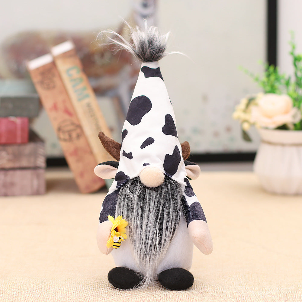 Cow-themed Decorative Dwarf Mannequins with Faceless Dolls for Store Window Display