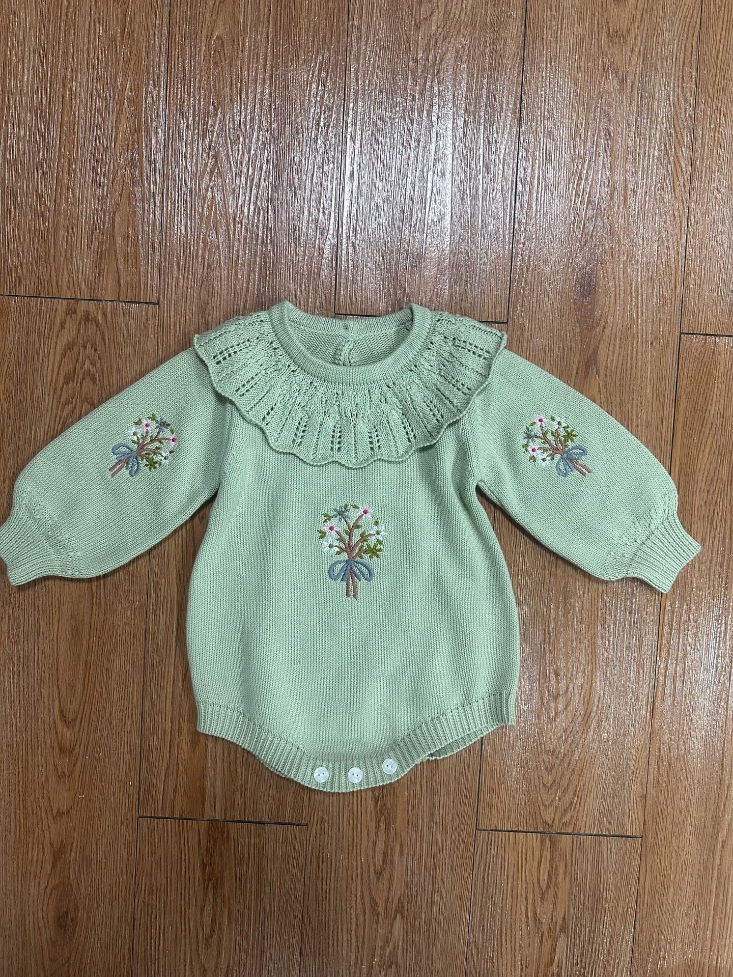 Autumn New Design Baby Girls Flowers Embroidery Pattern Long Sleeves Ruffle Collar Knitted Onesies