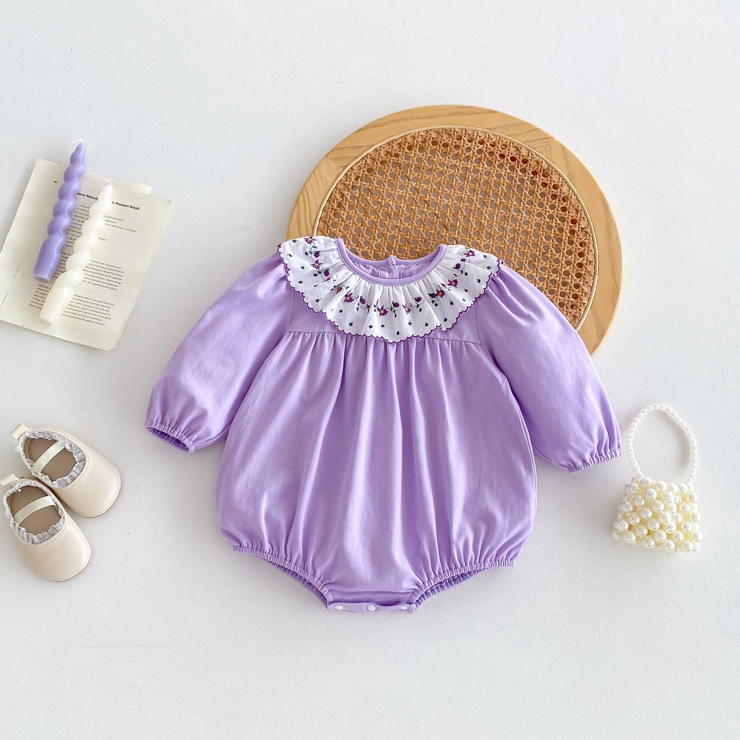 Mono morado con cuello y estampado floral de manga larga para niñas recién llegadas de otoño 