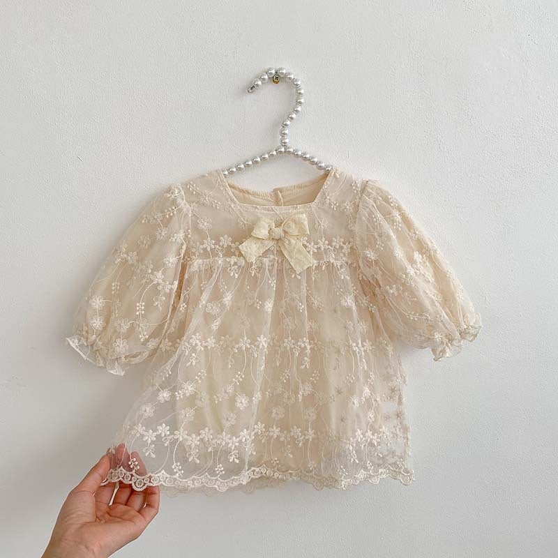 Vestido y mono con cuello cuadrado y diseño de parches de malla para niña