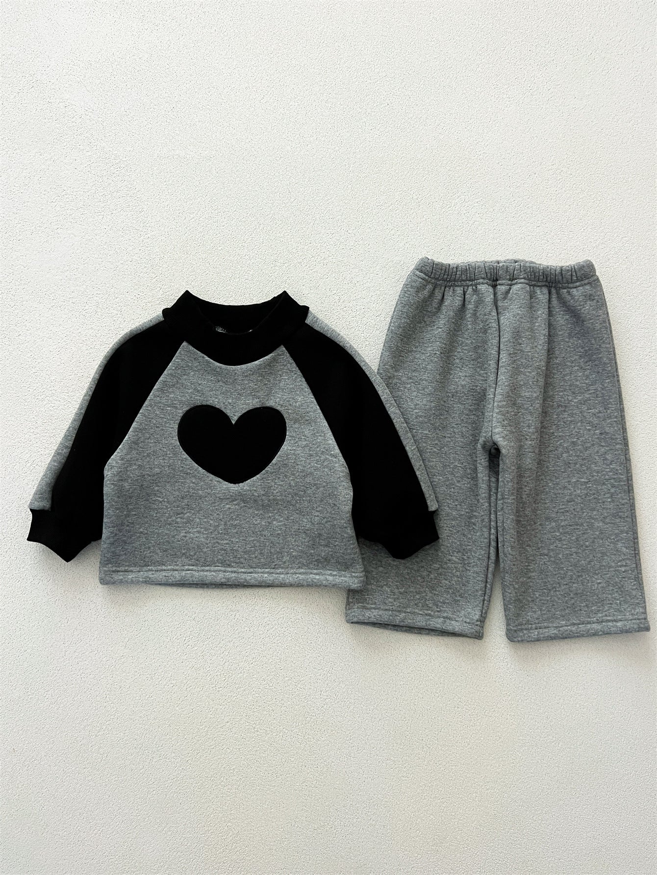 Arrival Spring Baby Girls Long Sleeves Heart Pattern Top and Solid Color Pants Set Clothing Set