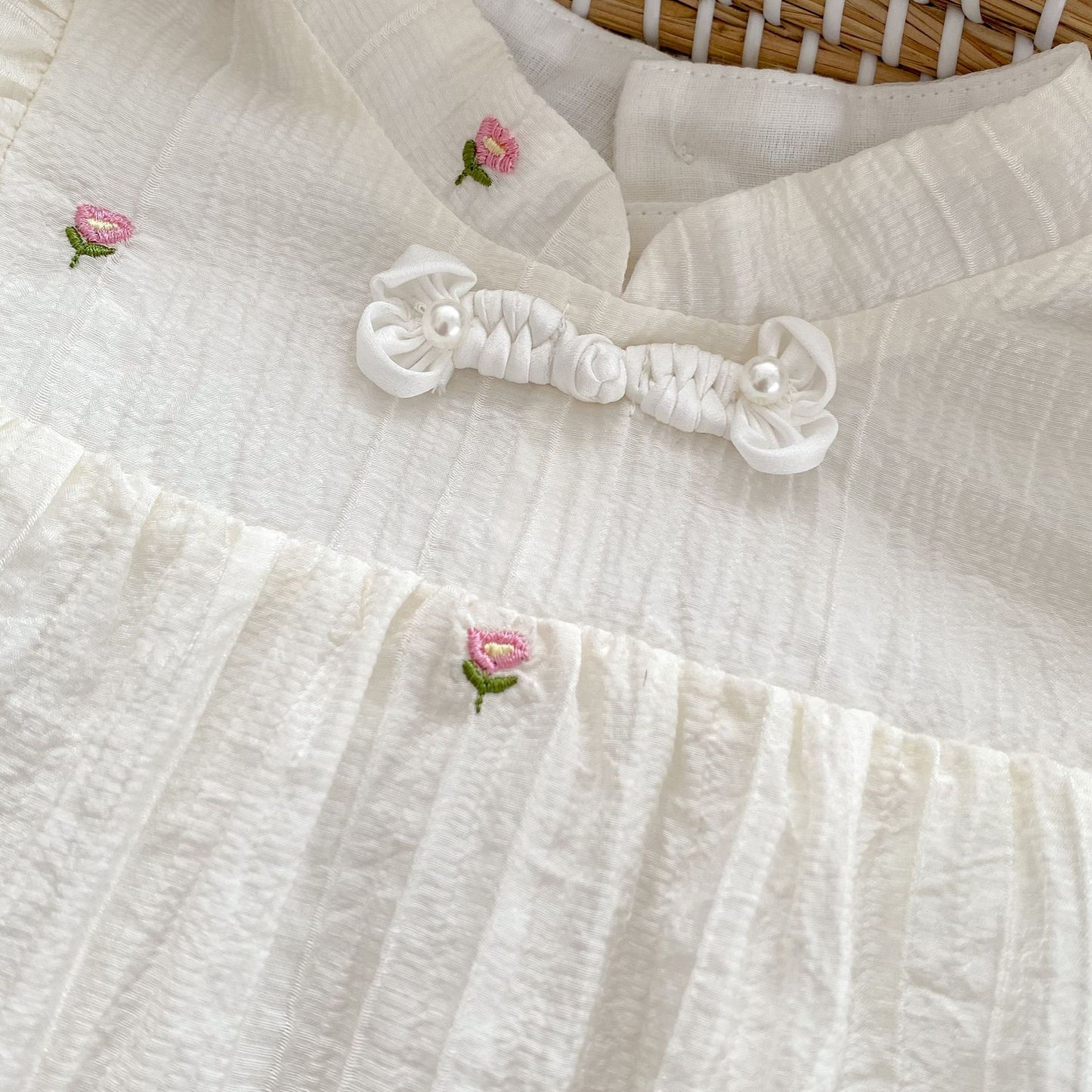 Autumn New Arrival Baby Girls Long Sleeves Tiny Flowers Embroidered Stand Collar Onesies