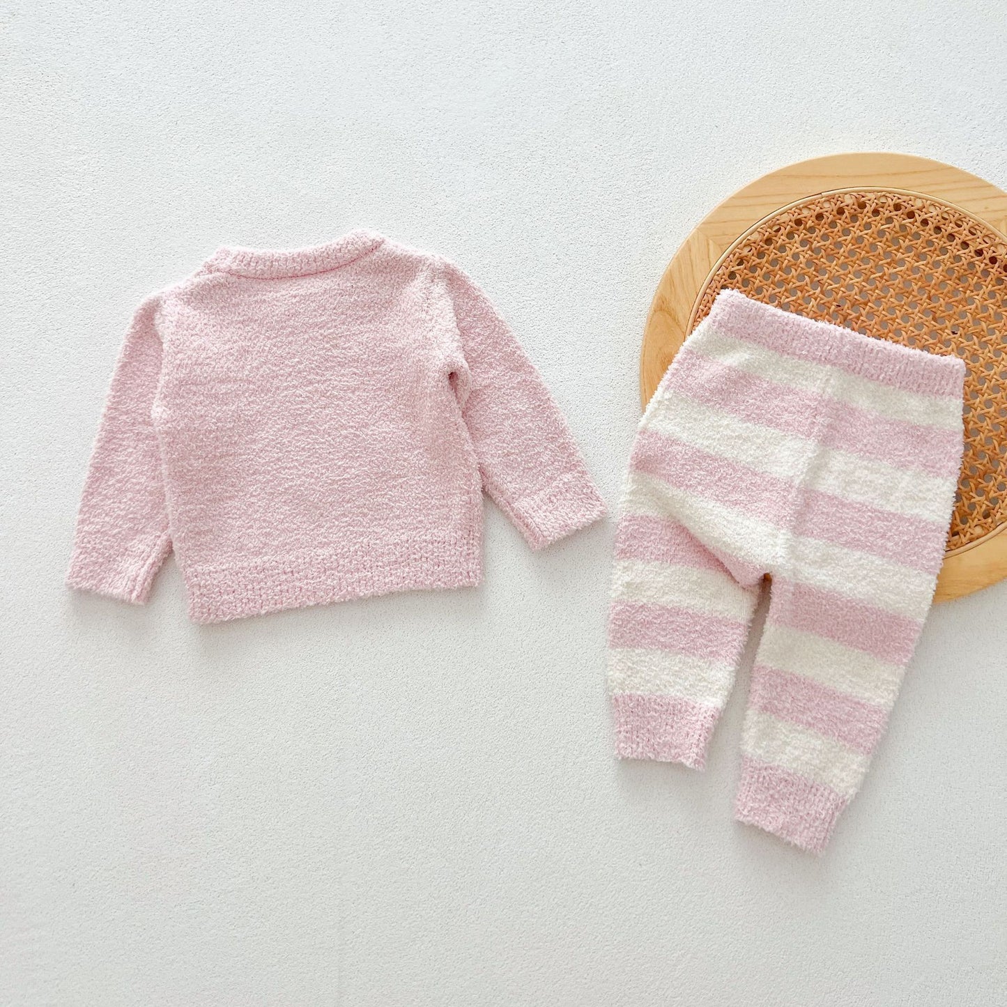 Cute and Versatile Two-Piece Set: Round Neck Fleece Top and Pants for Baby and Toddlers