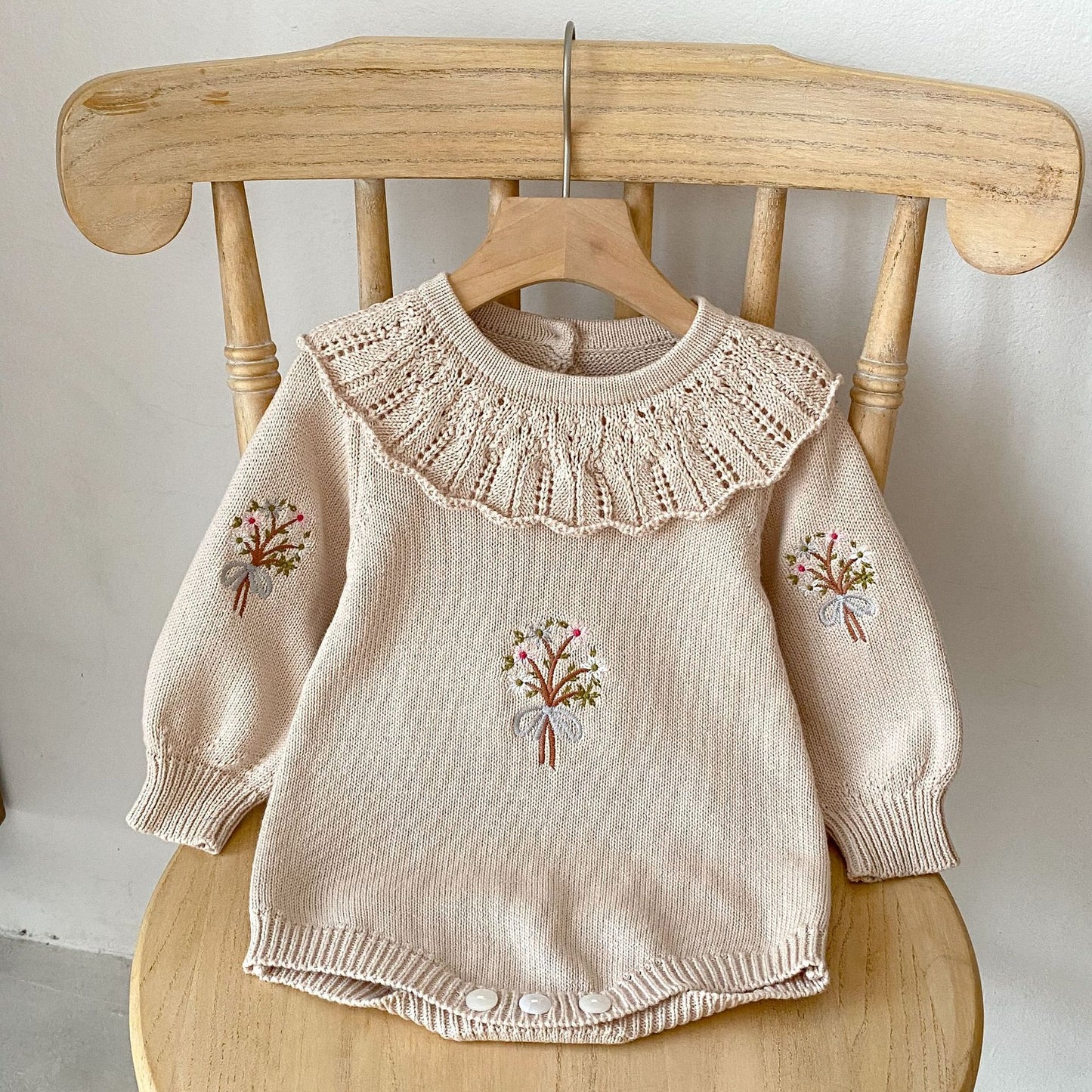 Autumn New Design Baby Girls Flowers Embroidery Pattern Long Sleeves Ruffle Collar Knitted Onesies