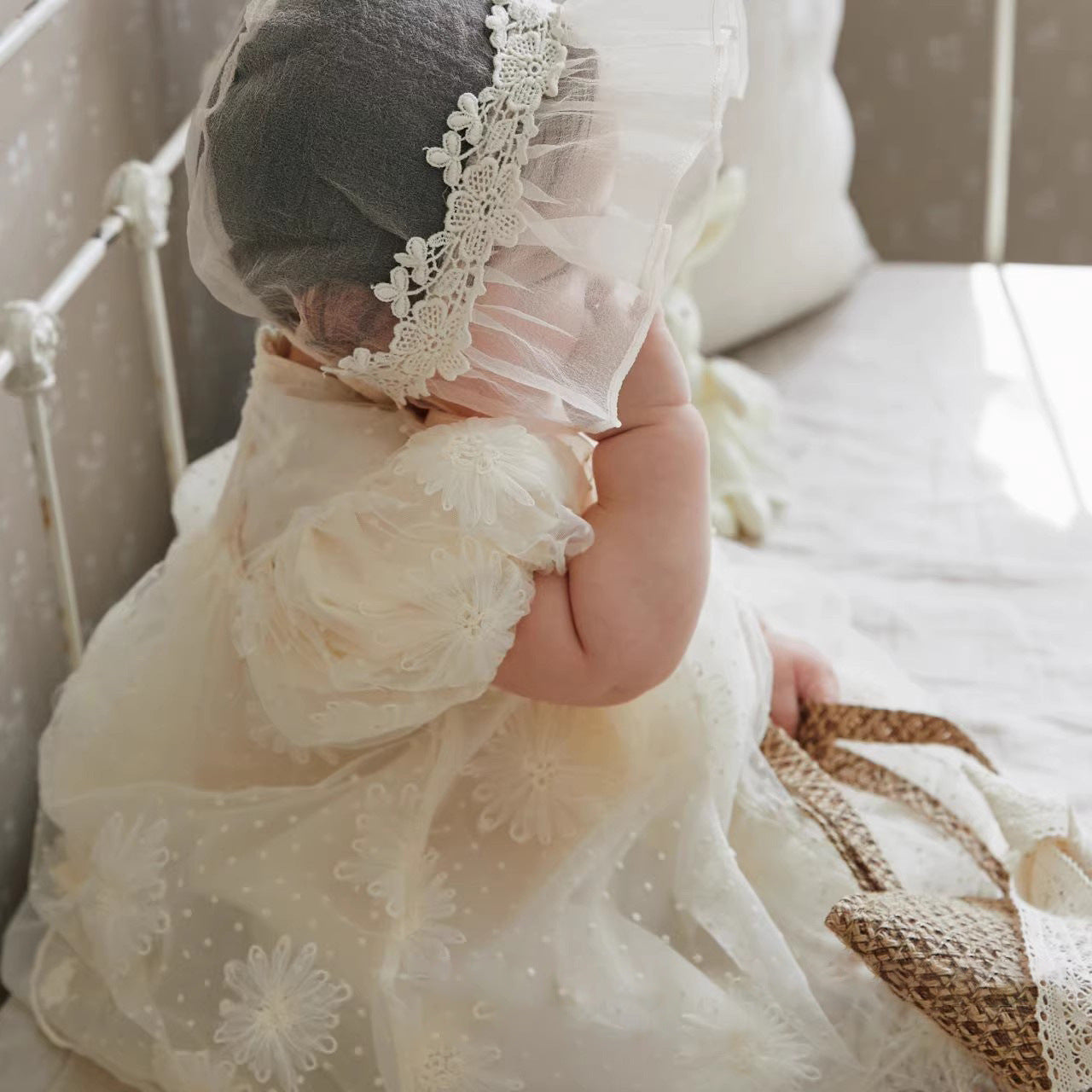 Vestido de verano de manga corta con bordado floral y estilo elegante para niñas y niños de nuevo diseño 