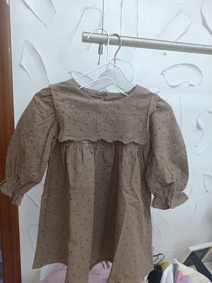 Vestido vintage de otoño para niña, con cuello redondo, mangas largas, estampado de lunares y flores bordadas 