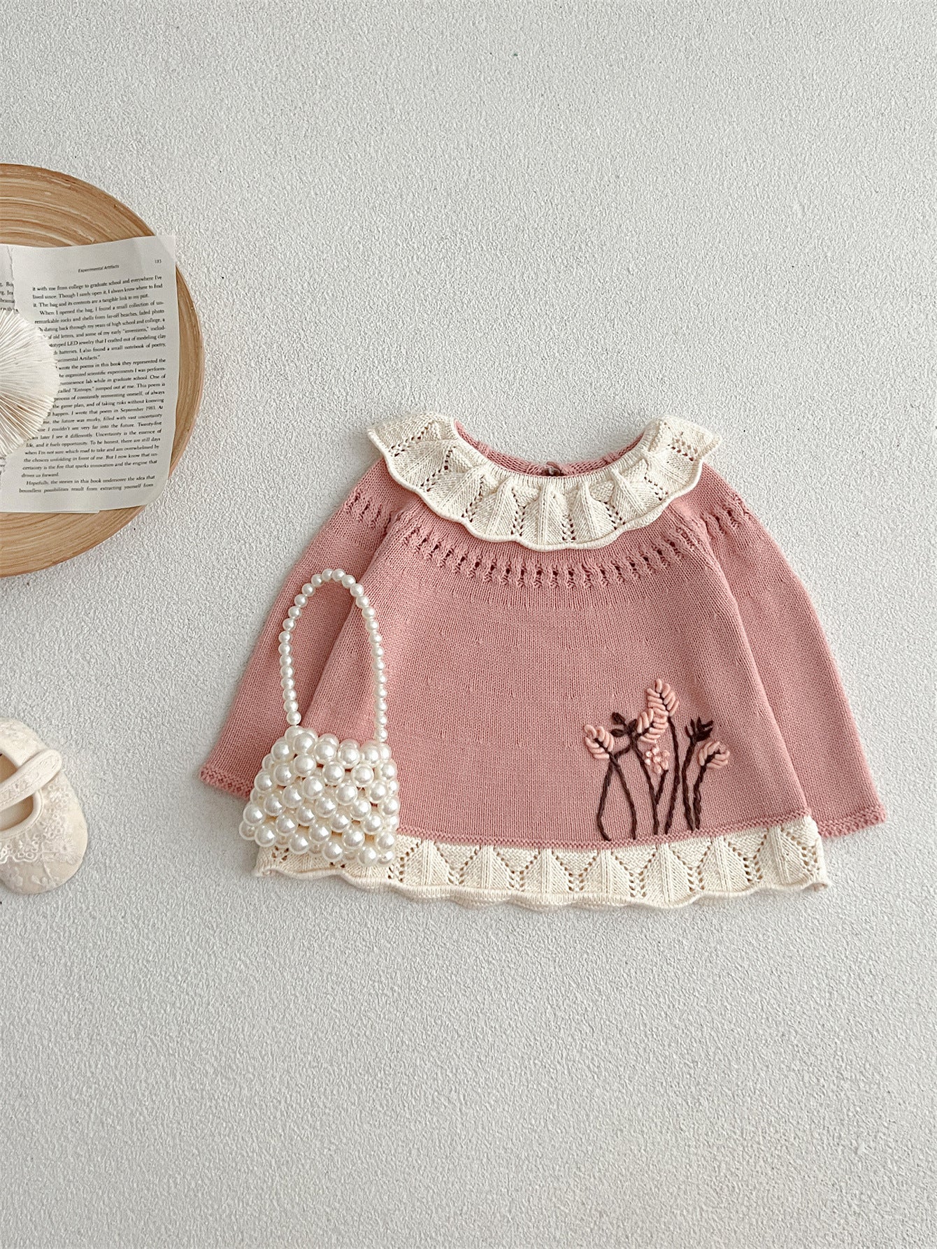 Recién llegado de otoño, blusa de punto de manga larga con diseño calado cómodo para niñas y bebés con patrón de bordado de flores y cuello 