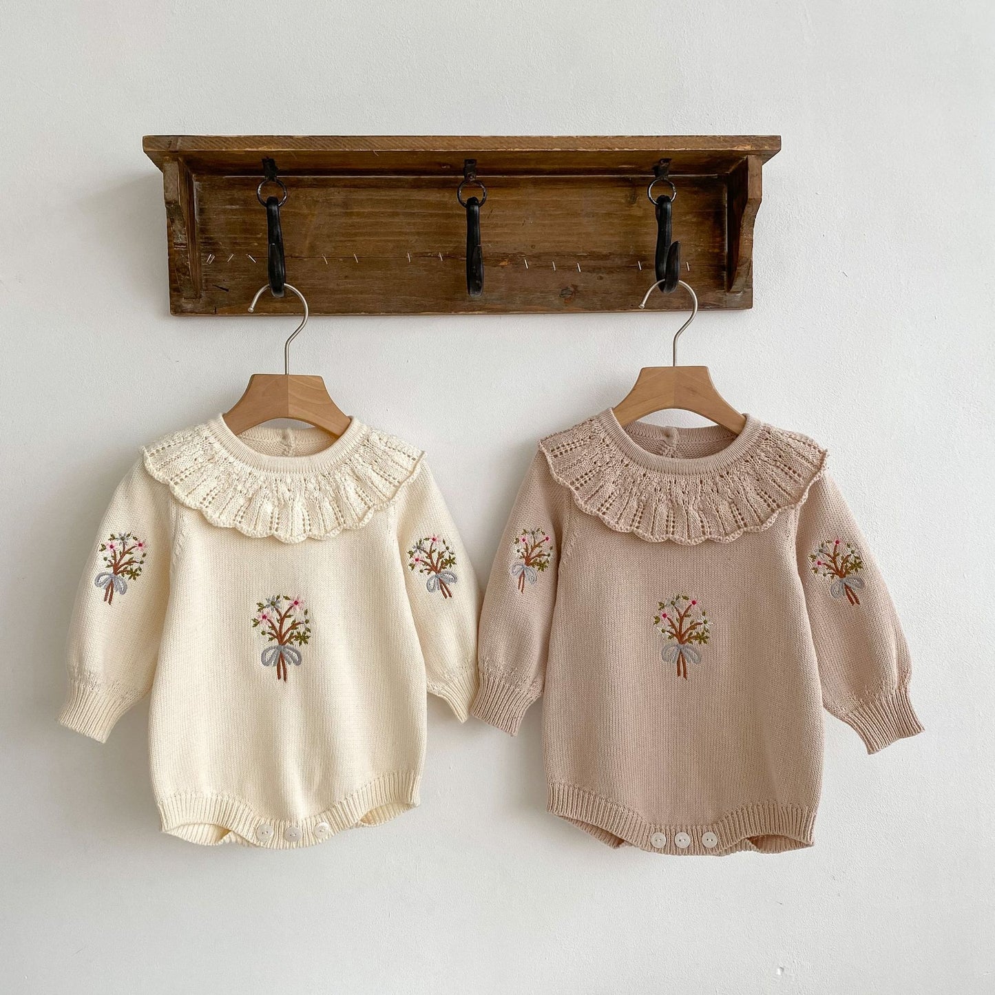 Autumn New Design Baby Girls Flowers Embroidery Pattern Long Sleeves Ruffle Collar Knitted Onesies