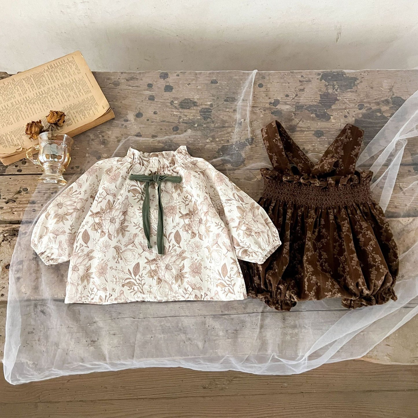 Arrival Autumn Baby Girls Vine Print Bow-Tied Long Sleeves Top And Vintage Strap Overalls Clothing Set