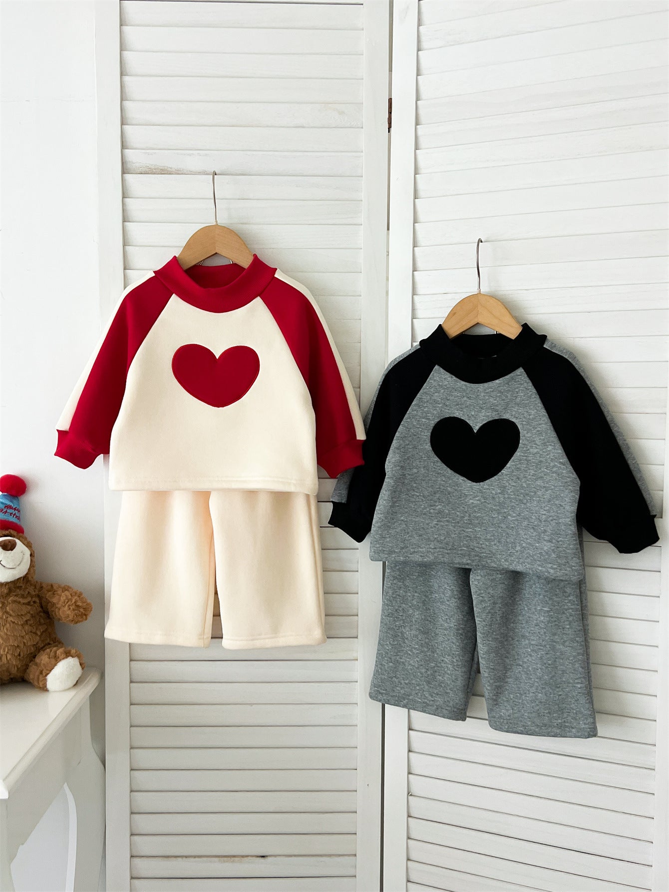 Arrival Spring Baby Girls Long Sleeves Heart Pattern Top and Solid Color Pants Set Clothing Set